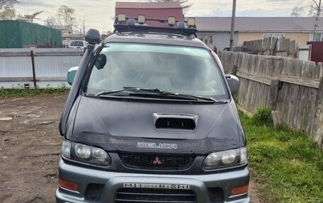 Mitsubishi Delica IV, 2001 год, 700 000 рублей, 2 фотография