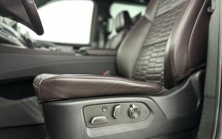 Cadillac Escalade V, 2022 год, 14 100 000 рублей, 10 фотография