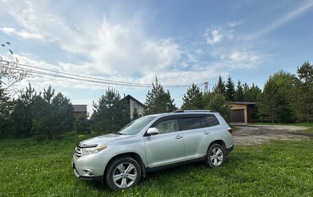 Toyota Highlander III, 2011 год, 2 230 000 рублей, 2 фотография