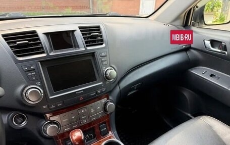 Toyota Highlander III, 2011 год, 2 230 000 рублей, 12 фотография
