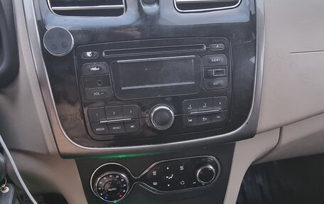 Renault Logan II, 2015 год, 550 000 рублей, 14 фотография