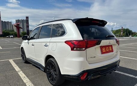 Mitsubishi Outlander III рестайлинг 3, 2021 год, 2 407 000 рублей, 3 фотография