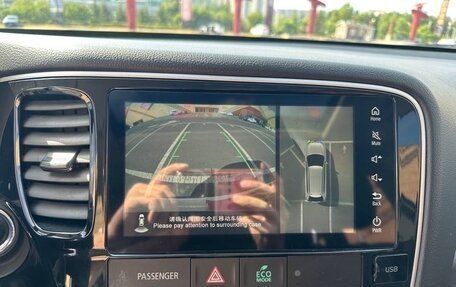 Mitsubishi Outlander III рестайлинг 3, 2021 год, 2 407 000 рублей, 10 фотография