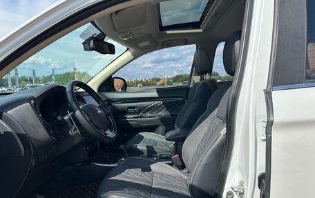 Mitsubishi Outlander III рестайлинг 3, 2021 год, 2 407 000 рублей, 11 фотография