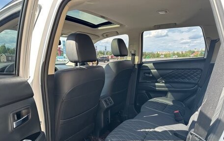 Mitsubishi Outlander III рестайлинг 3, 2021 год, 2 407 000 рублей, 12 фотография