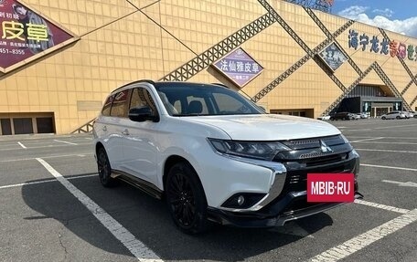 Mitsubishi Outlander III рестайлинг 3, 2021 год, 2 407 000 рублей, 2 фотография