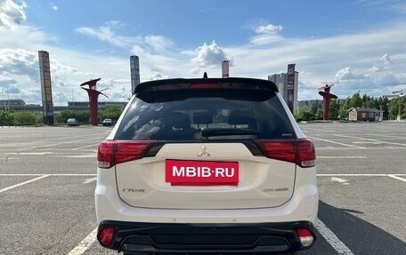 Mitsubishi Outlander III рестайлинг 3, 2021 год, 2 407 000 рублей, 6 фотография