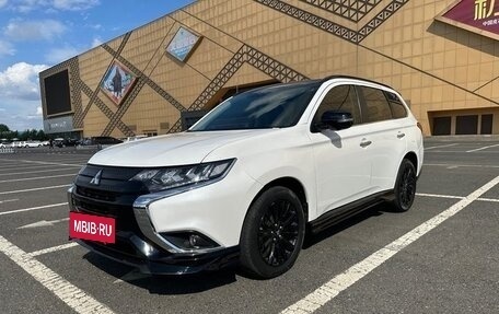 Mitsubishi Outlander III рестайлинг 3, 2021 год, 2 407 000 рублей, 5 фотография