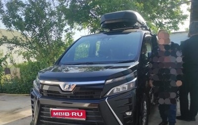 Toyota Voxy III, 2017 год, 2 200 000 рублей, 1 фотография