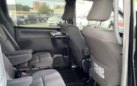 Toyota Voxy III, 2017 год, 2 200 000 рублей, 3 фотография