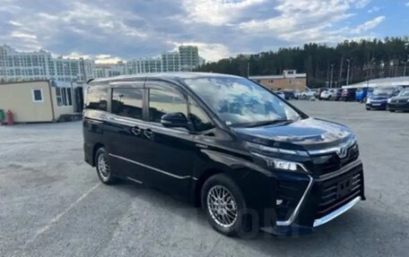 Toyota Voxy III, 2017 год, 2 200 000 рублей, 6 фотография