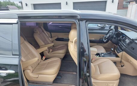 KIA Carnival III, 2017 год, 2 250 000 рублей, 5 фотография