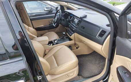 KIA Carnival III, 2017 год, 2 250 000 рублей, 6 фотография