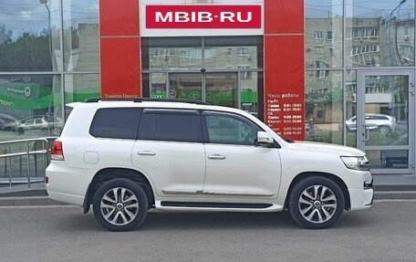 Toyota Land Cruiser 200, 2016 год, 5 999 000 рублей, 4 фотография