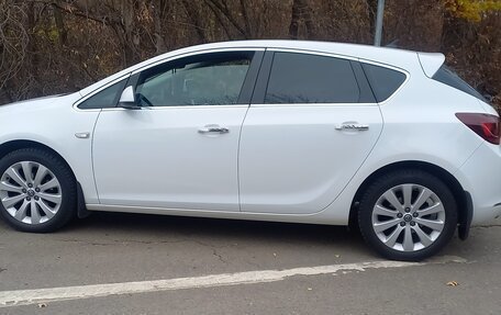 Opel Astra J, 2013 год, 1 230 000 рублей, 10 фотография