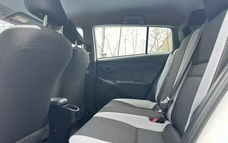 Toyota Yaris XP150 рестайлинг, 2021 год, 1 200 000 рублей, 7 фотография