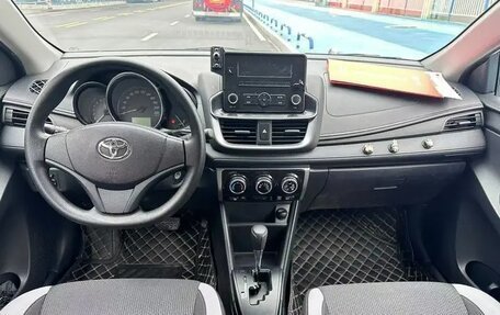Toyota Yaris XP150 рестайлинг, 2021 год, 1 200 000 рублей, 4 фотография