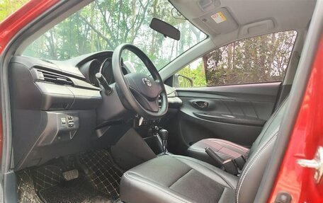 Toyota Yaris III рестайлинг, 2020 год, 1 200 000 рублей, 17 фотография
