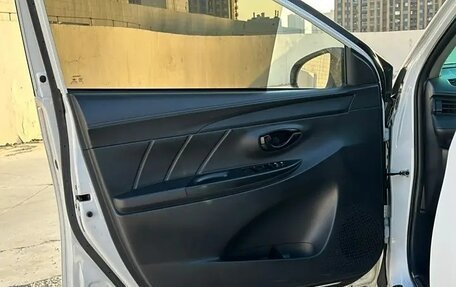 Toyota Yaris XP150 рестайлинг, 2020 год, 1 210 000 рублей, 20 фотография