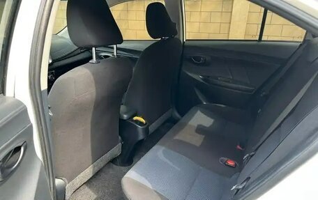 Toyota Yaris XP150 рестайлинг, 2021 год, 1 210 000 рублей, 10 фотография
