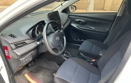 Toyota Yaris XP150 рестайлинг, 2021 год, 1 210 000 рублей, 4 фотография