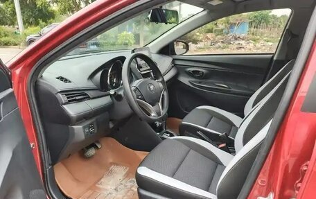 Toyota Yaris XP150 рестайлинг, 2021 год, 1 220 000 рублей, 15 фотография