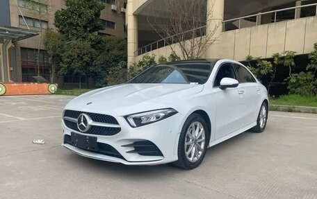 Mercedes-Benz A-Класс, 2020 год, 1 720 000 рублей, 1 фотография