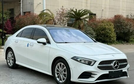 Mercedes-Benz A-Класс, 2022 год, 1 610 000 рублей, 3 фотография
