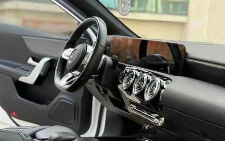 Mercedes-Benz A-Класс, 2022 год, 1 610 000 рублей, 11 фотография