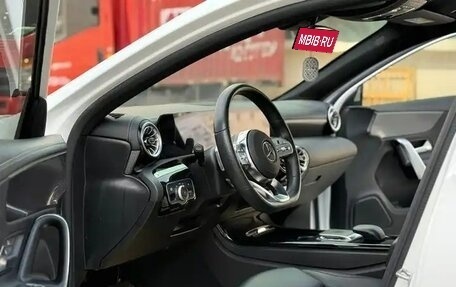 Mercedes-Benz A-Класс, 2022 год, 1 610 000 рублей, 5 фотография