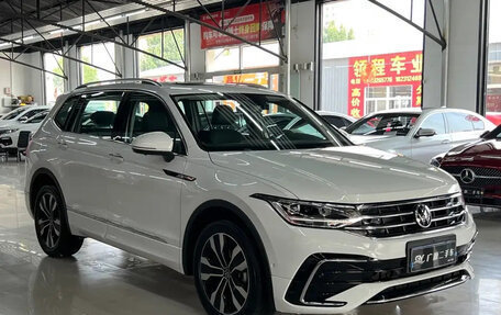 Volkswagen Tiguan II, 2022 год, 2 570 999 рублей, 3 фотография