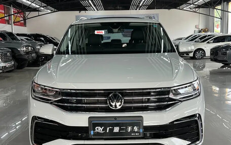 Volkswagen Tiguan II, 2022 год, 2 570 999 рублей, 2 фотография