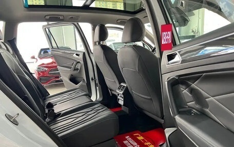 Volkswagen Tiguan II, 2022 год, 2 570 999 рублей, 10 фотография