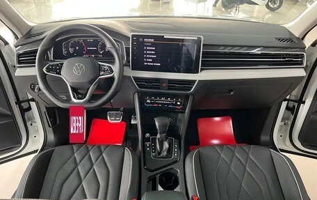 Volkswagen Tiguan II, 2022 год, 2 570 999 рублей, 11 фотография