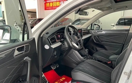 Volkswagen Tiguan II, 2022 год, 2 570 999 рублей, 7 фотография