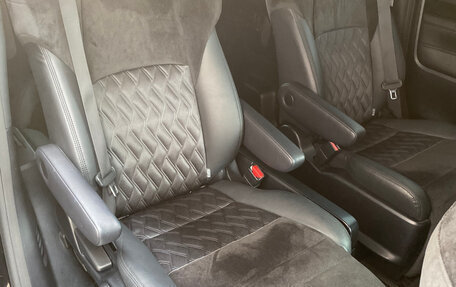 Toyota Vellfire II, 2016 год, 4 300 000 рублей, 15 фотография