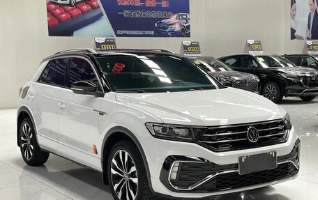 Volkswagen T-Roc I, 2022 год, 1 660 999 рублей, 3 фотография