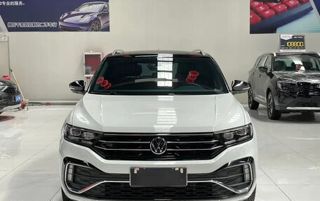 Volkswagen T-Roc I, 2022 год, 1 660 999 рублей, 2 фотография