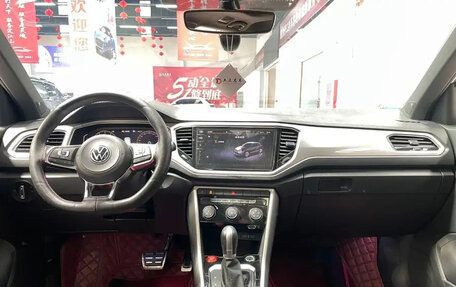 Volkswagen T-Roc I, 2022 год, 1 660 999 рублей, 13 фотография