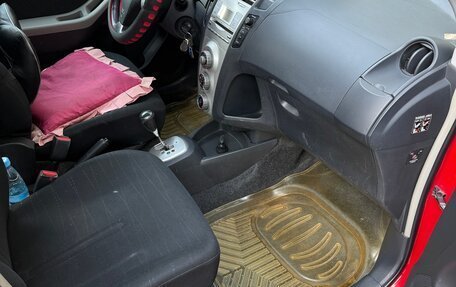 Toyota Yaris III рестайлинг, 2006 год, 799 000 рублей, 11 фотография