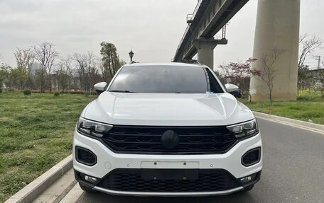 Volkswagen T-Roc I, 2022 год, 1 490 999 рублей, 2 фотография