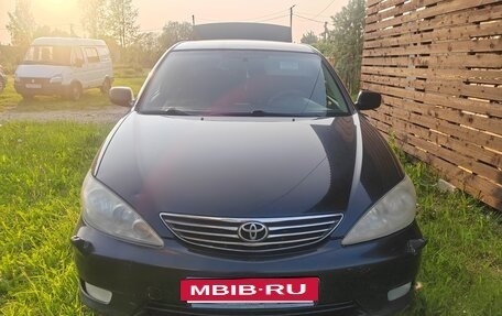 Toyota Camry V40, 2004 год, 650 000 рублей, 2 фотография