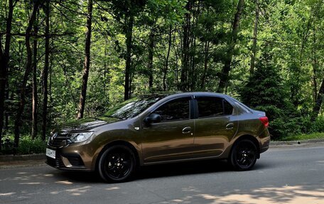 Renault Logan II, 2018 год, 1 060 000 рублей, 2 фотография