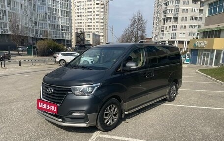 Hyundai H-1 II рестайлинг, 2019 год, 2 890 000 рублей, 3 фотография