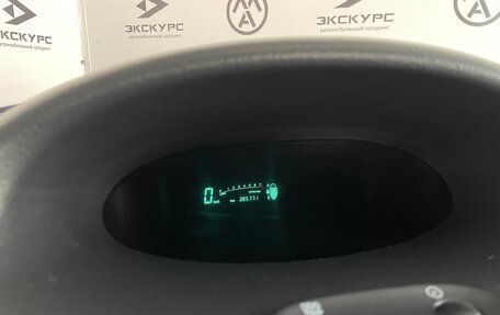 Toyota Yaris I рестайлинг, 2002 год, 250 000 рублей, 14 фотография