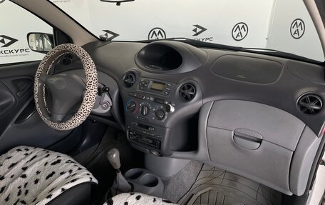 Toyota Yaris I рестайлинг, 2002 год, 250 000 рублей, 11 фотография