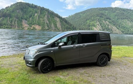 Honda Freed I, 2010 год, 1 100 000 рублей, 2 фотография