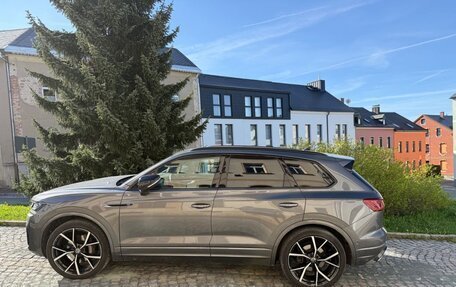 Volkswagen Touareg III, 2022 год, 5 700 000 рублей, 2 фотография