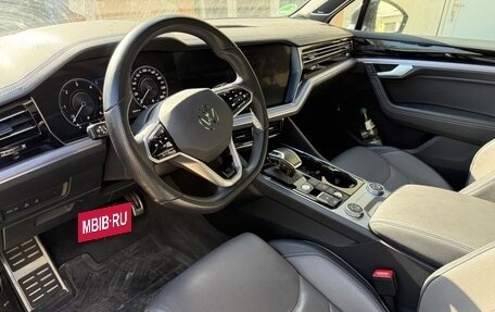 Volkswagen Touareg III, 2022 год, 5 700 000 рублей, 3 фотография