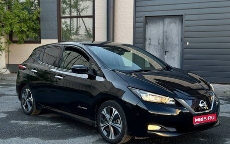 Nissan Leaf II, 2018 год, 1 400 000 рублей, 1 фотография